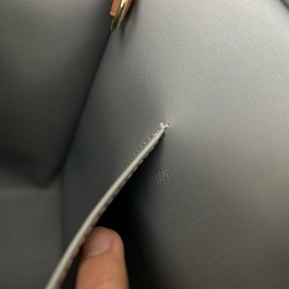 Authentic Louis Vuitton Vernis Tote Monogram Bag - Picture 10 of 15